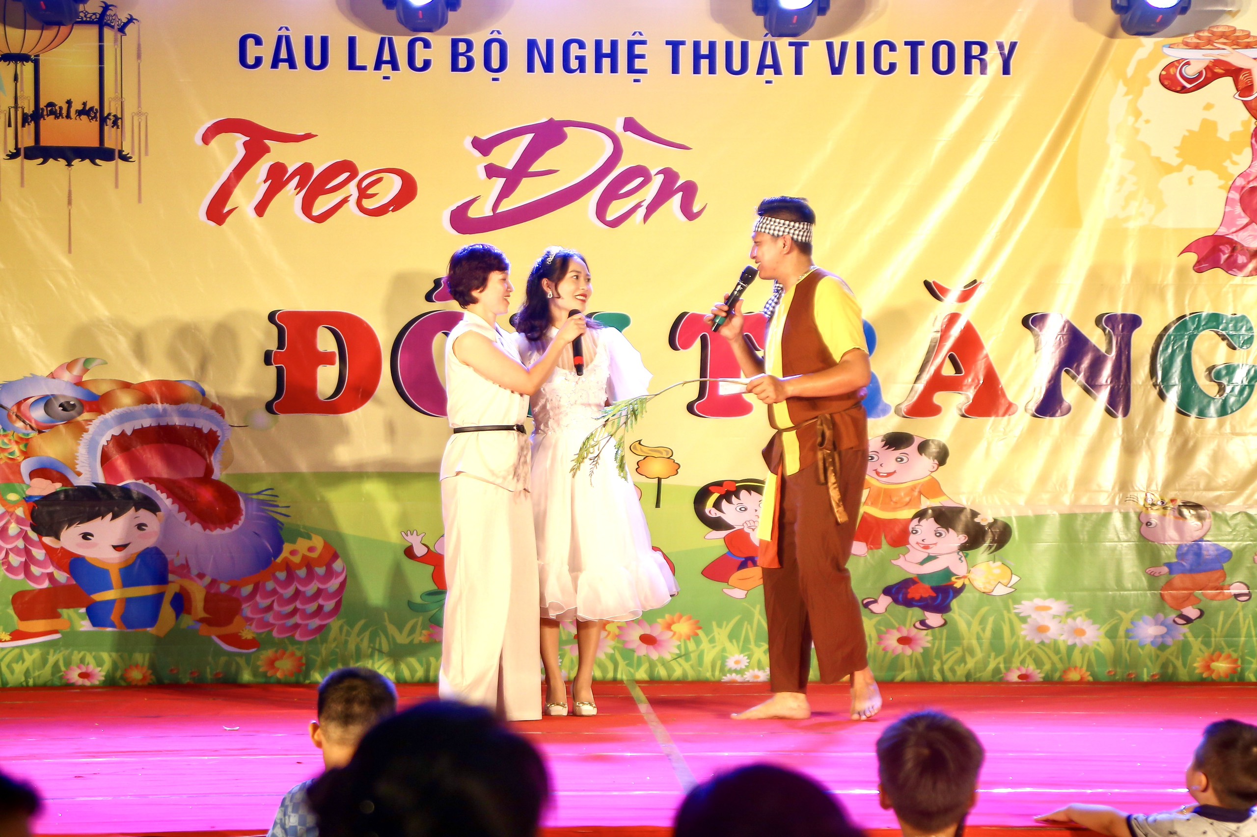 150 Sao nhí của CLB Nghệ thuật Victrory tỏa sáng trong chương trình nghệ thuật trung thu: “ Treo đèn đón trăng”.