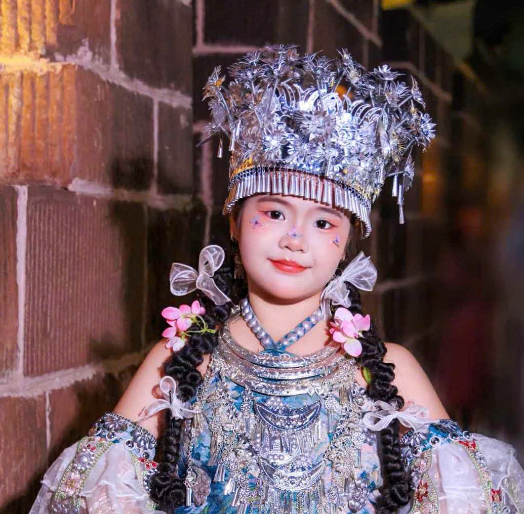 Nghệ sĩ – Mẫu nhí Nguyễn Uyển Nhi Lan tỏa giá trị Văn hóa tại chương trình nghệ thuật: “ Sắc Màu Di Sản – Kết nối Tinh Hoa Toàn Cầu”