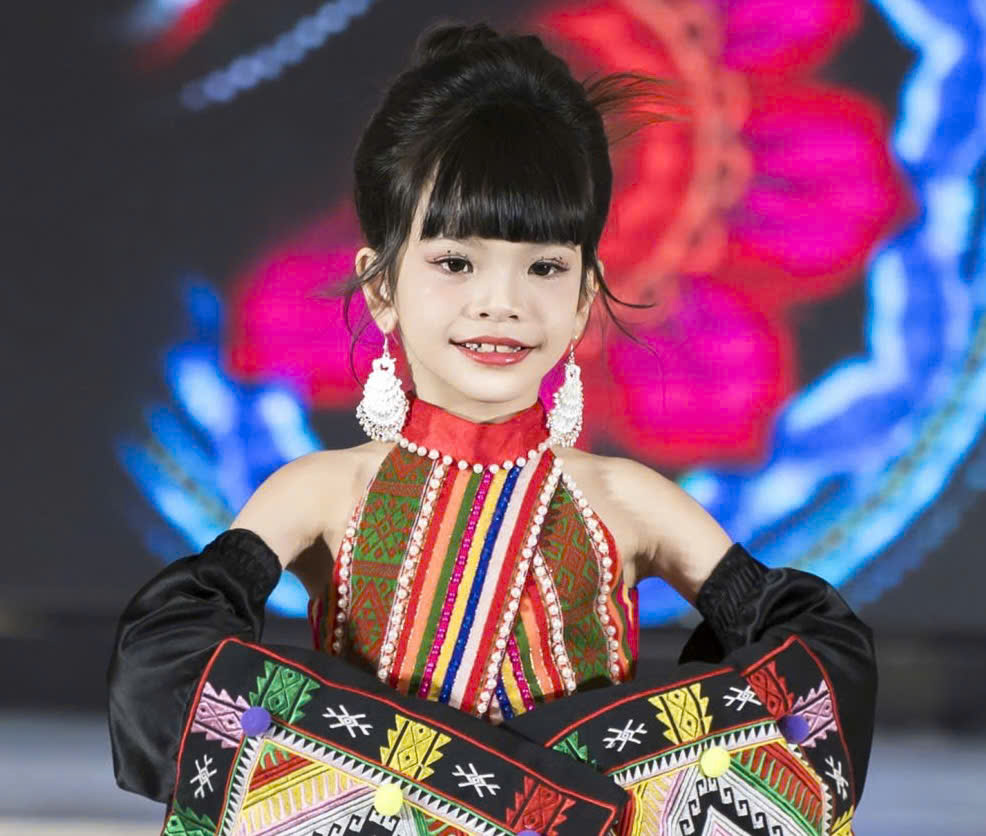  Phạm Ngọc Gia Linh – mẫu Nhí Tài Năng Tỏa Sáng Từ Thành Phố Hoa Phượng Đỏ